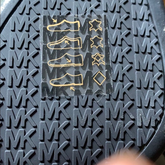 New Michael Kors Mid Pump!! - Picture 5 of 6